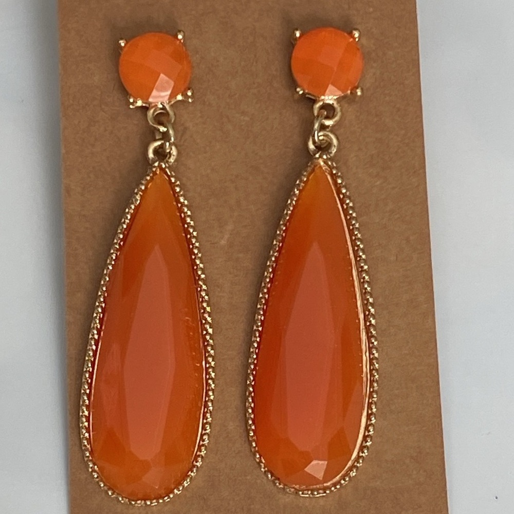 005-Teardrop Design Earrings
